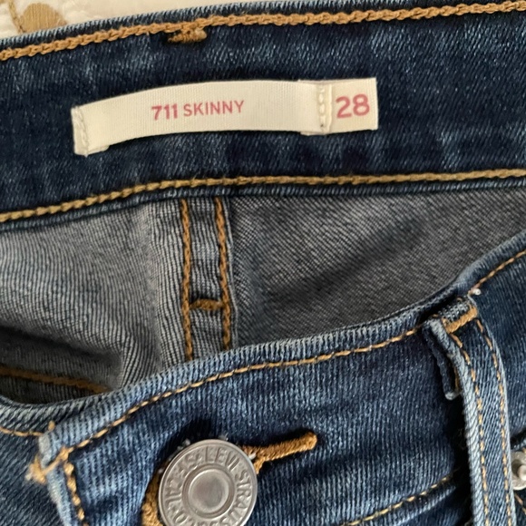 Levi's 711 Skinny Jeans - Picture 3 of 4
